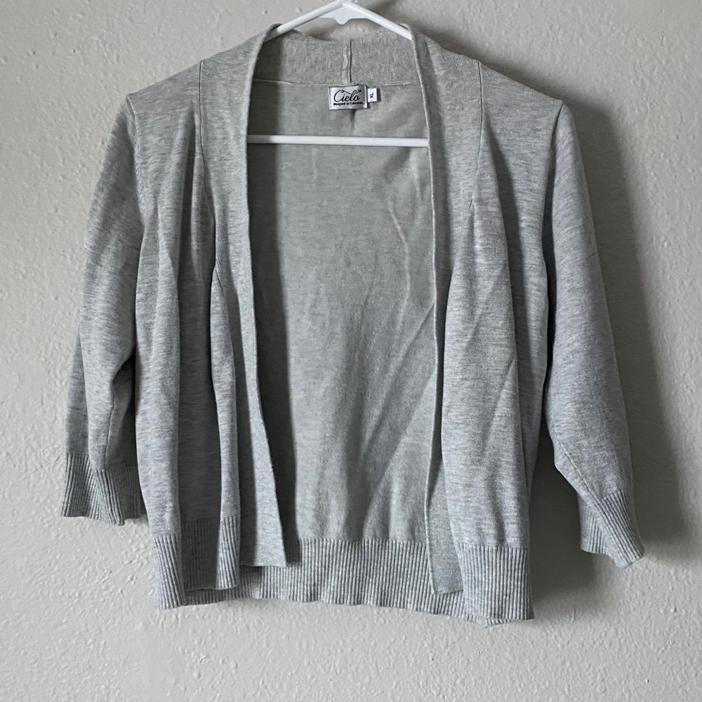 3/4 sleeve cropped grey cardigan